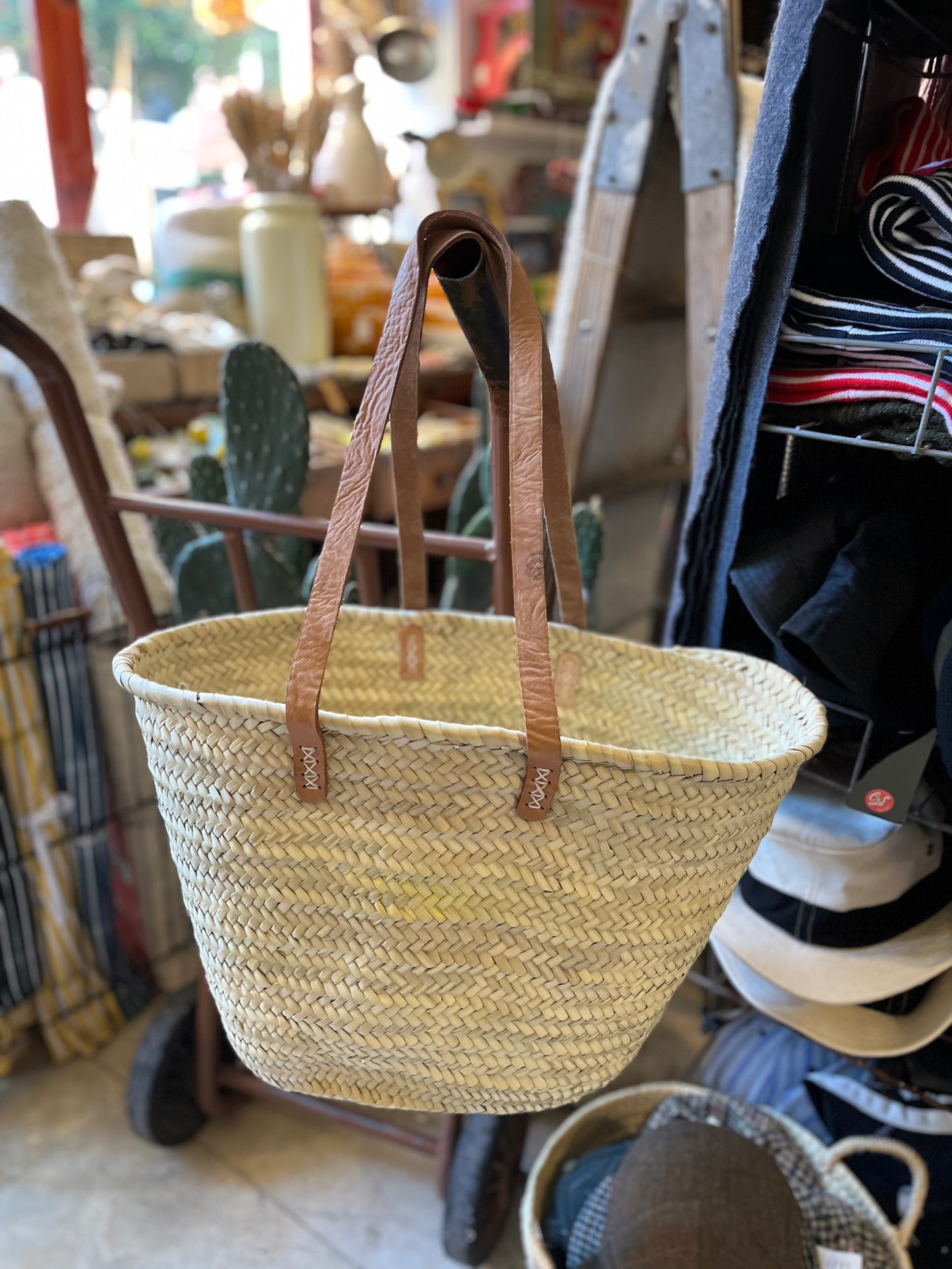 Capazo enea asa cuero/asa corta o larga a seleccionar.